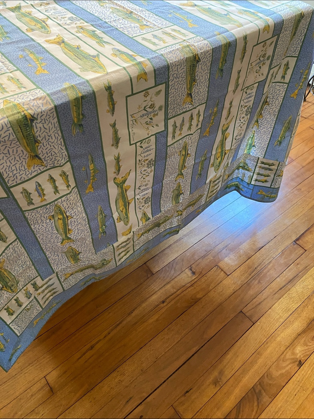 Tablecloth with Blue and Green Fish Pattern - Home Dining